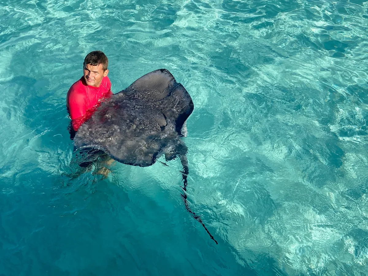 red-Sail-Stingray-City-tour-Grand-Cayman