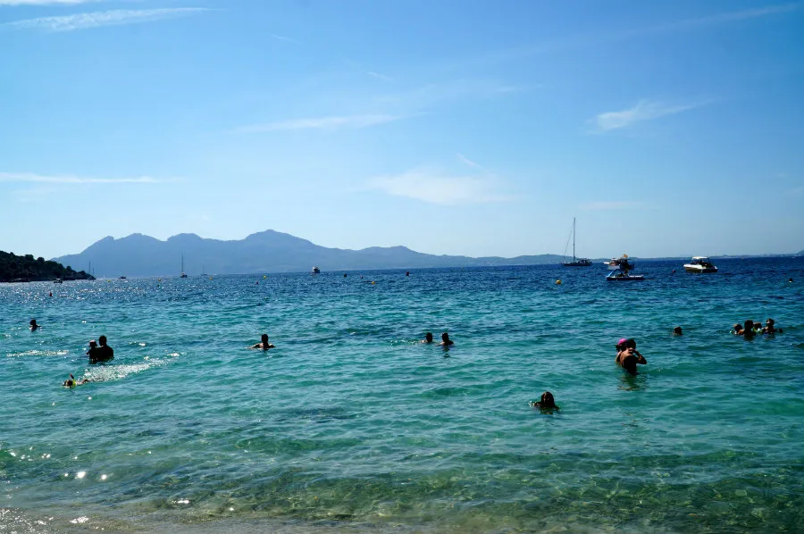 Formentor-beach-swimmers-Mallorca-