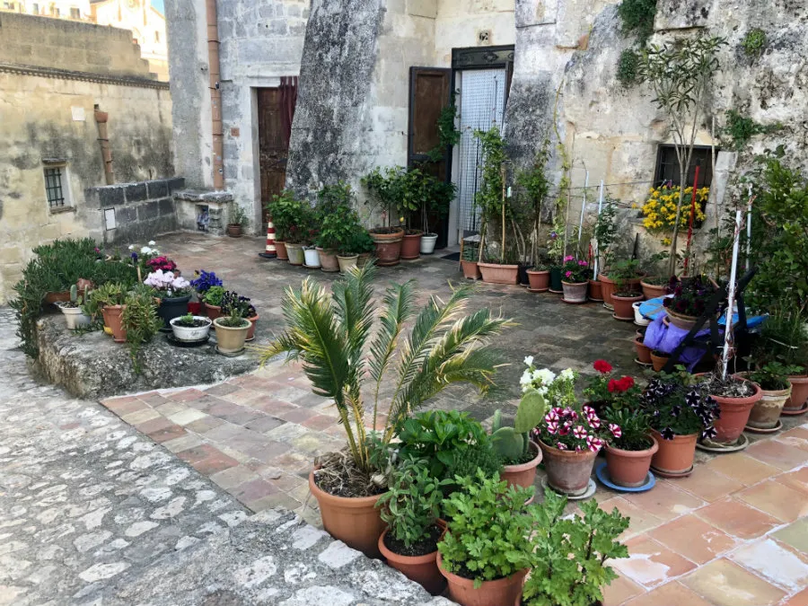 Matera home with flowers