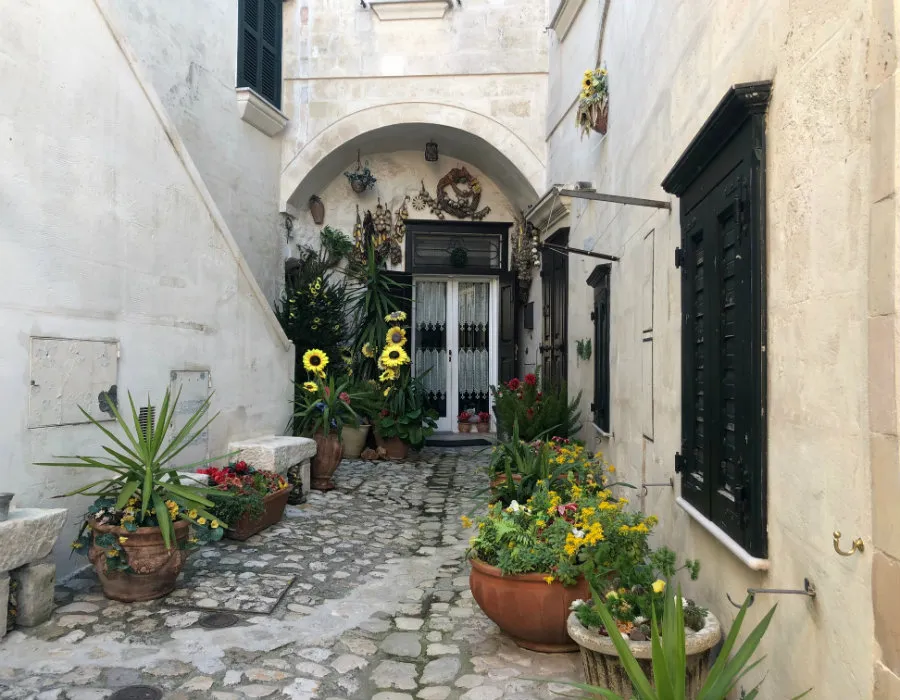 Matera-home-flowers