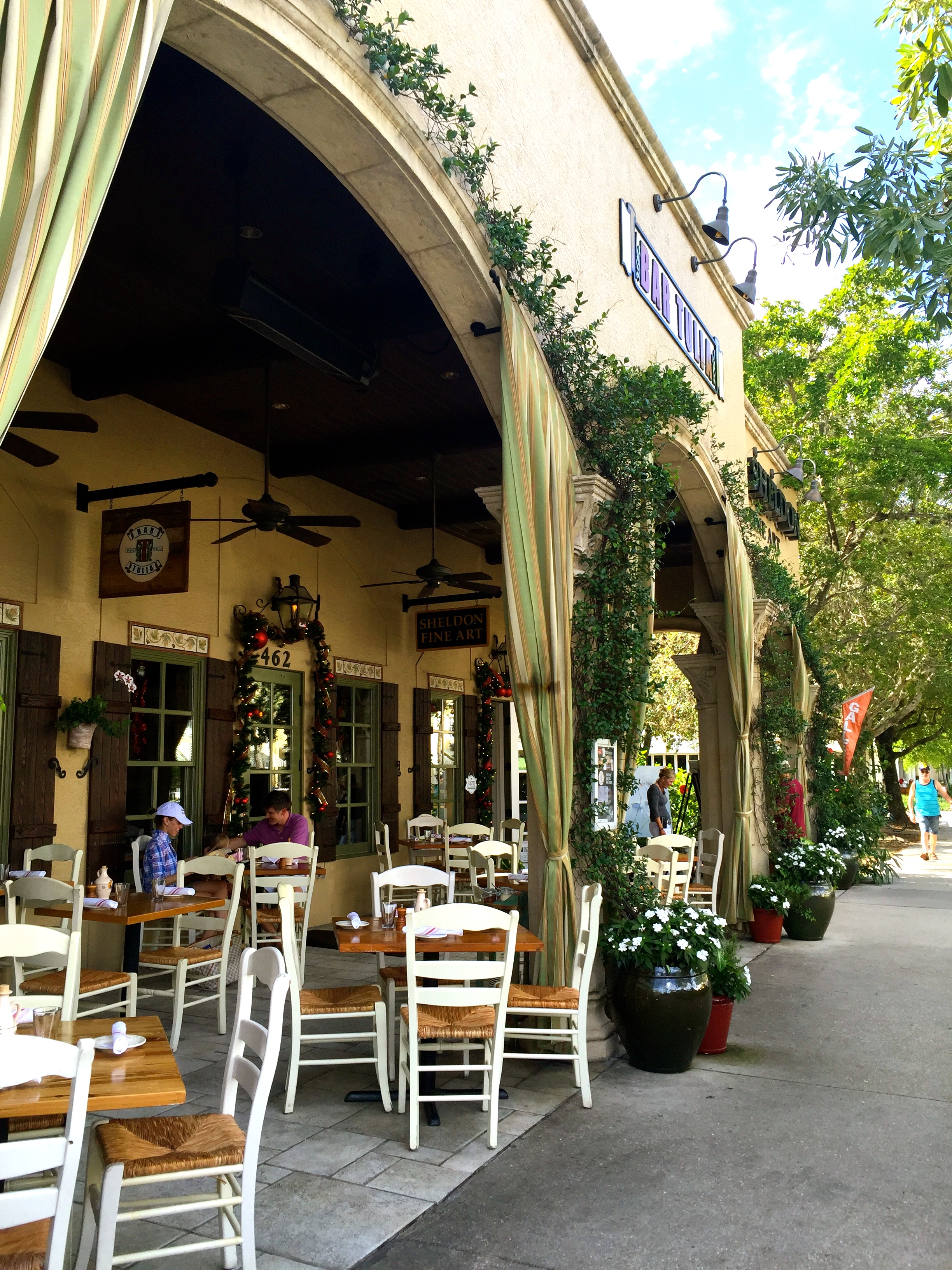 A Guide to Dining and Shopping in Naples, FL