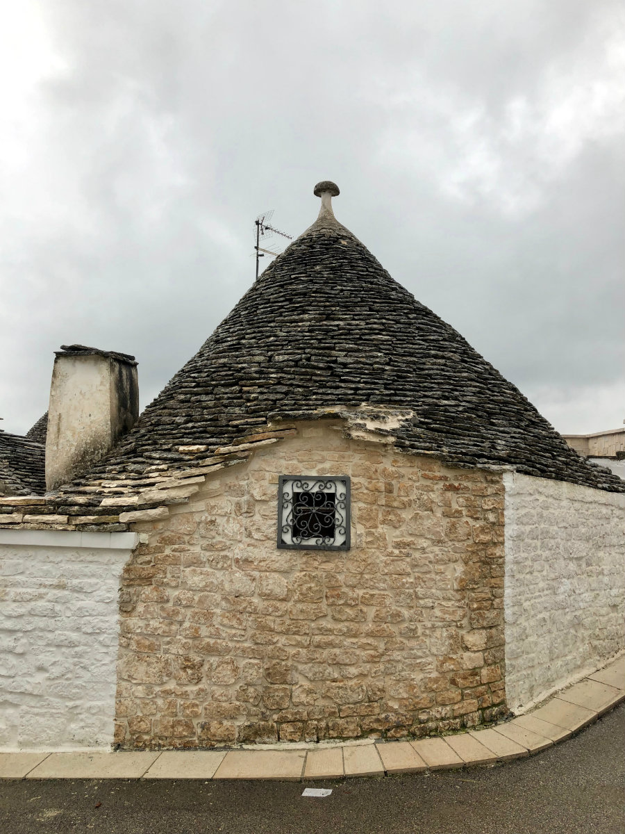 Cute trullo in Alberobello Puglia