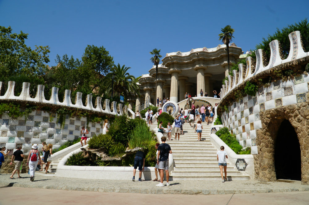 park-guell-entrance-barcelona-