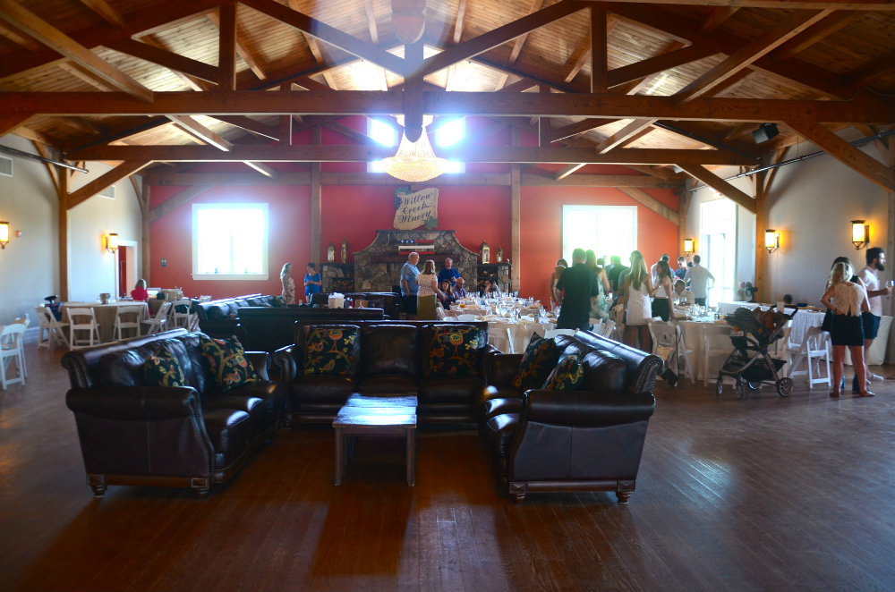 willow-creek-winery-lounge