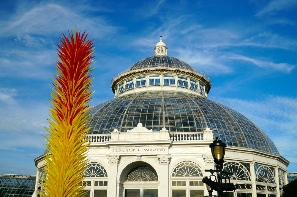 Chihuly-scarlet-yellow-tower-building-new-york-