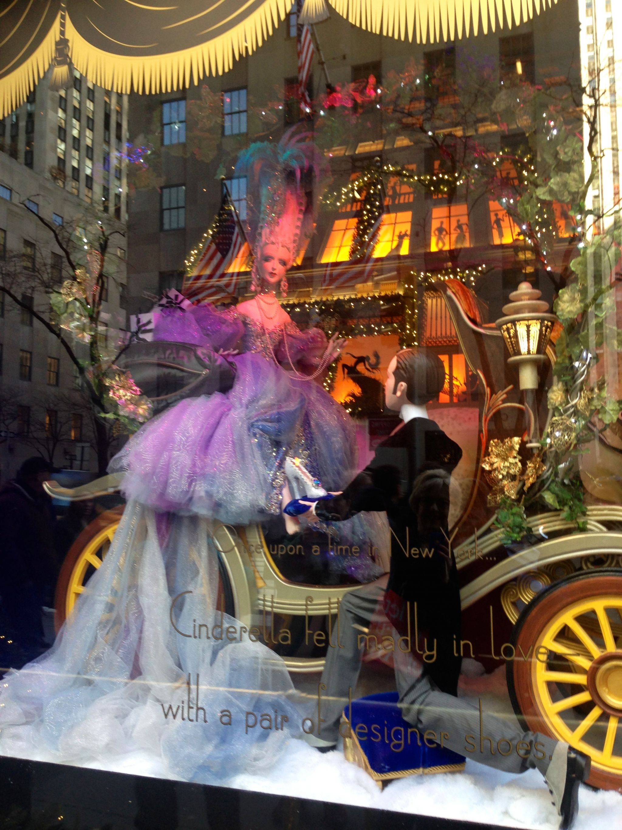 holiday-window-new-york-img_4802