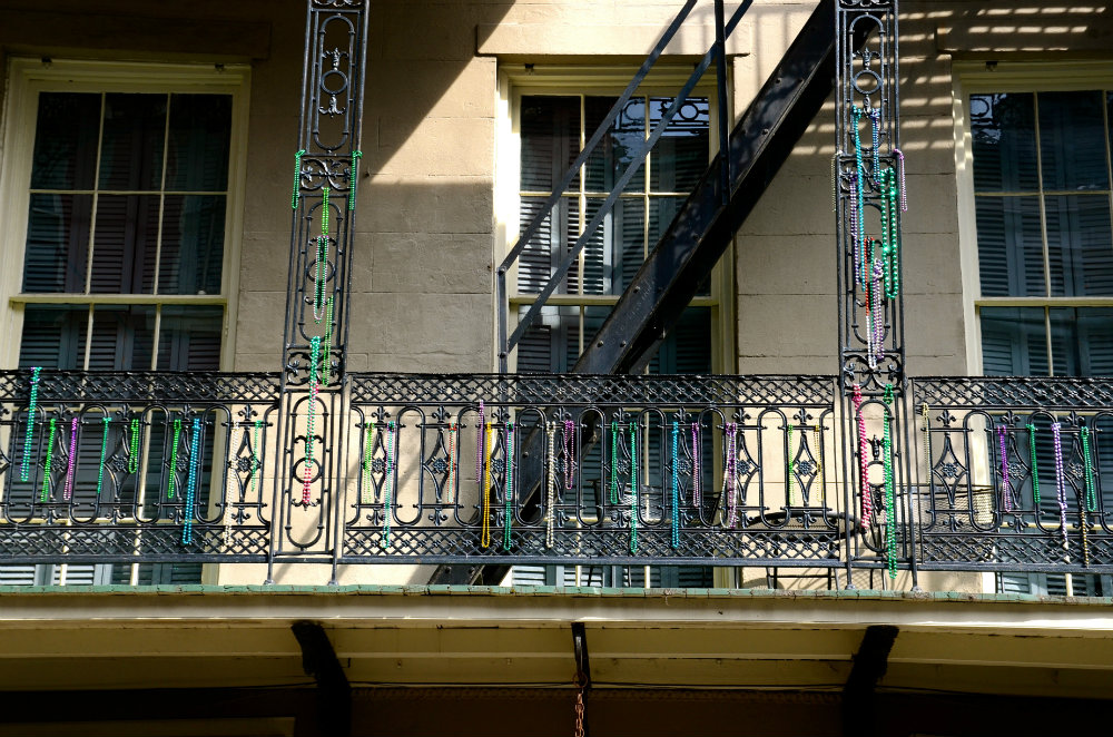 beads-balcony-new-orleans-