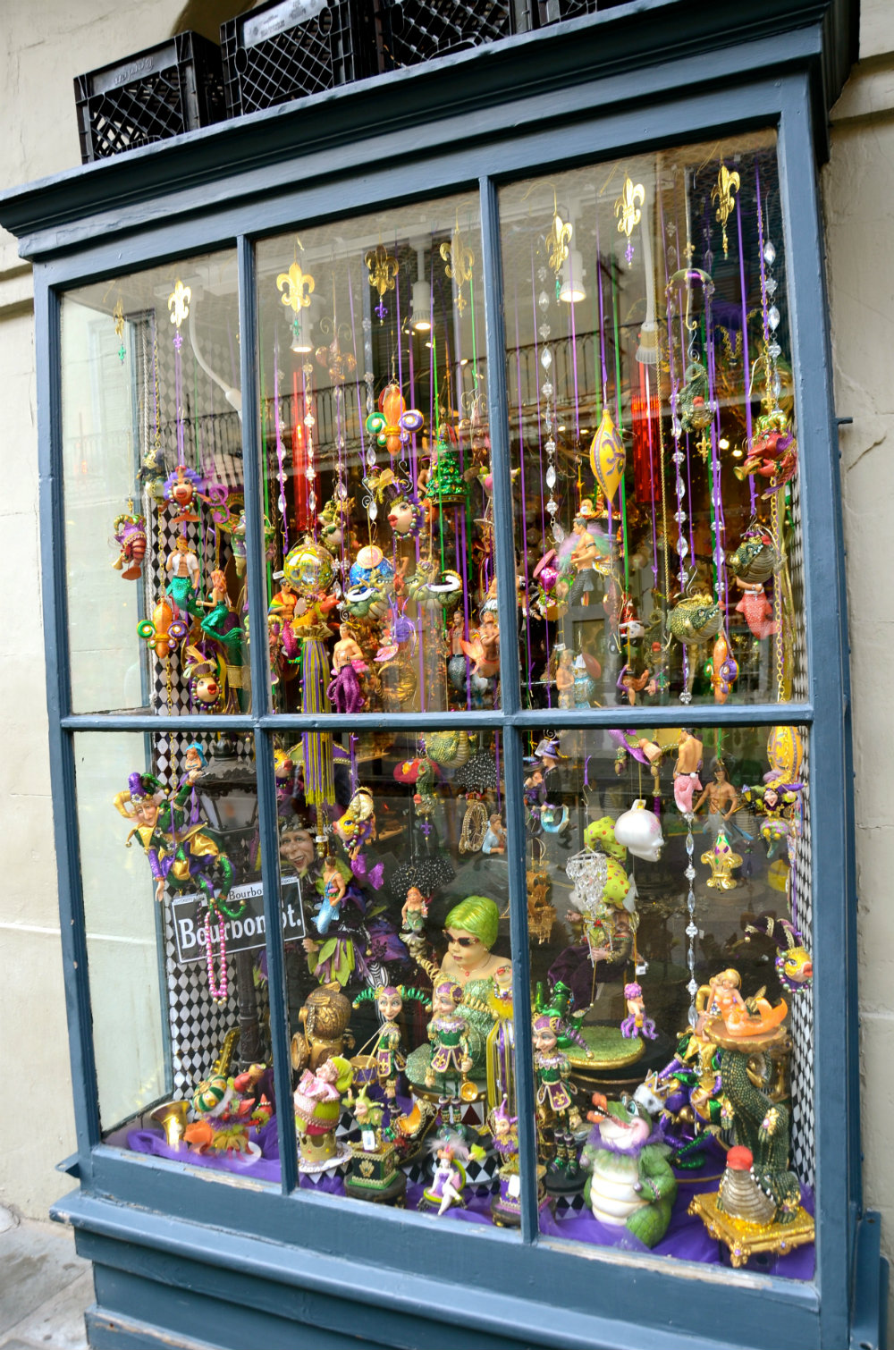 new-orleans-window-display-