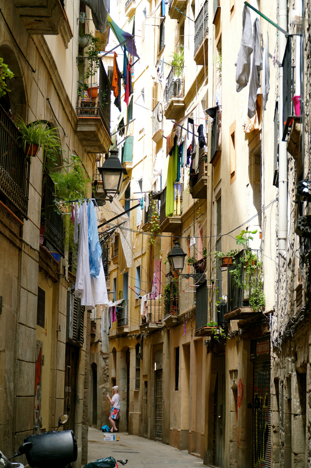 Walking through the narrow streets of El Born in Barcelona, walking guides