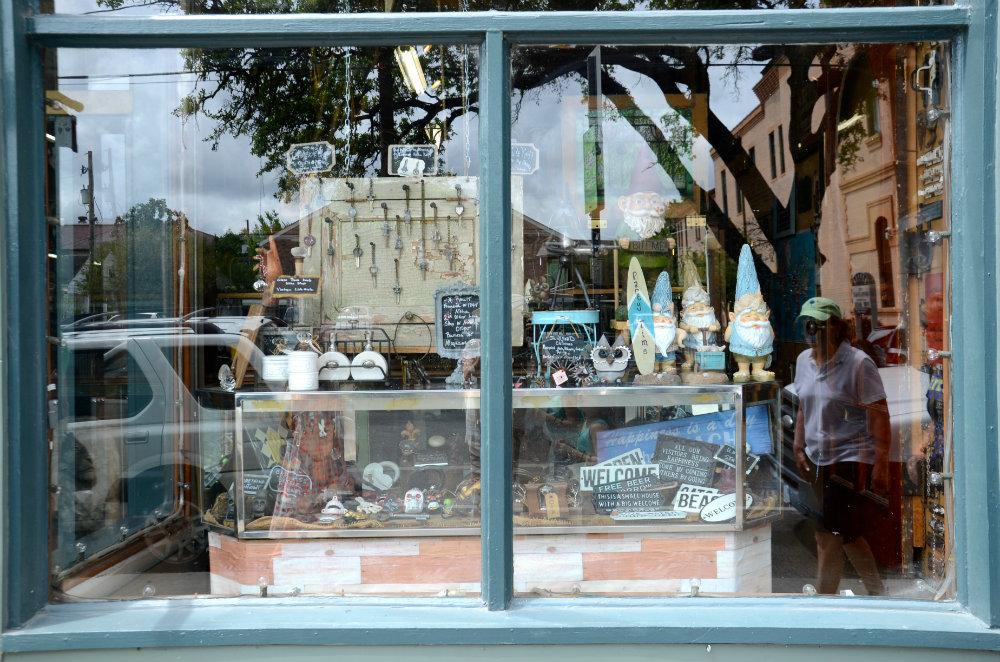 garden-district-storefront-new-orleans-