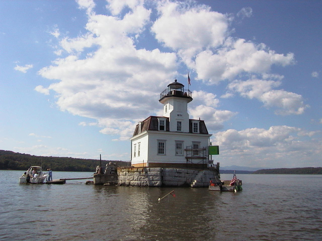 Hudson River train tour app