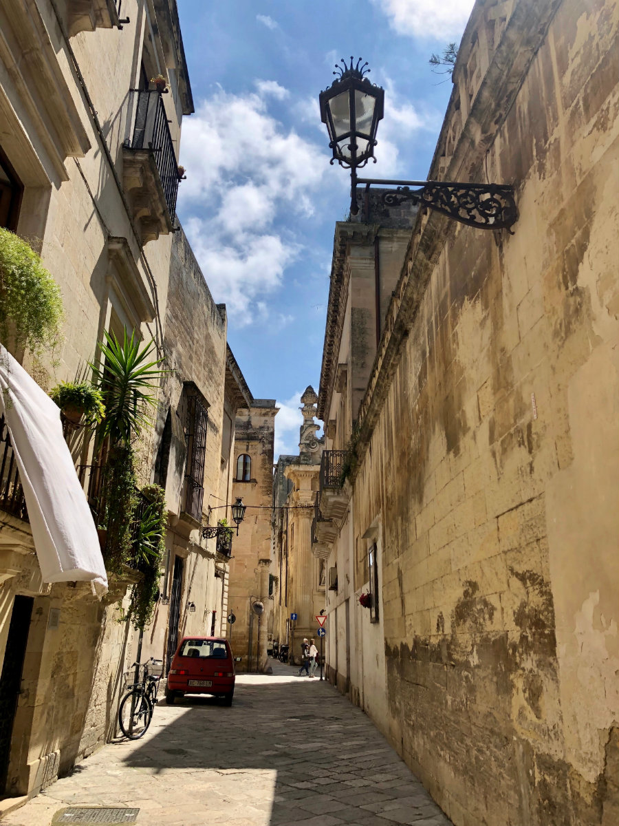 Lecce-Puglia-alleyway