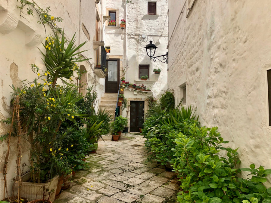Locorotondo – Guide to Puglia’s Precious Round Town