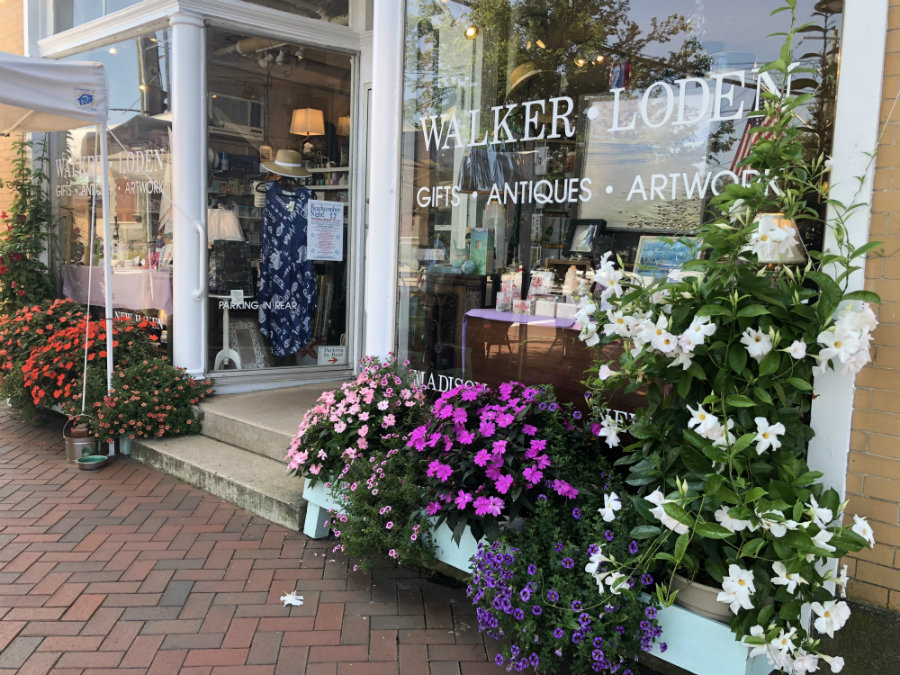 Shopping in downtown Madison CT