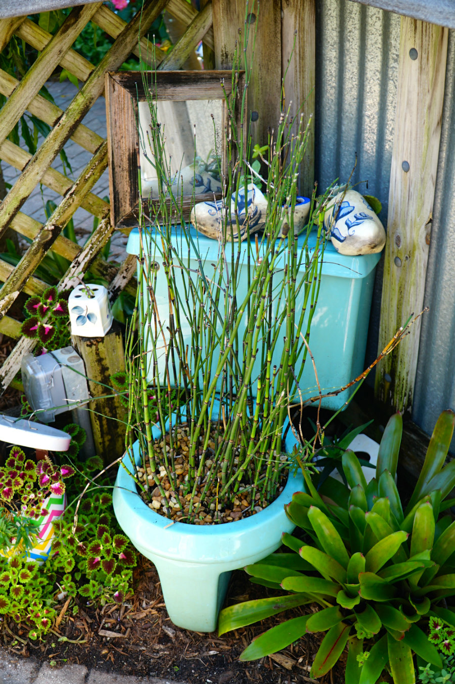 Naples-Botanical-Garden-toilet-decor