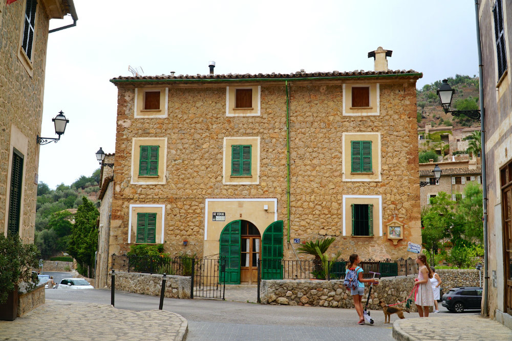 Guide to the village of Deia in Mallorca
