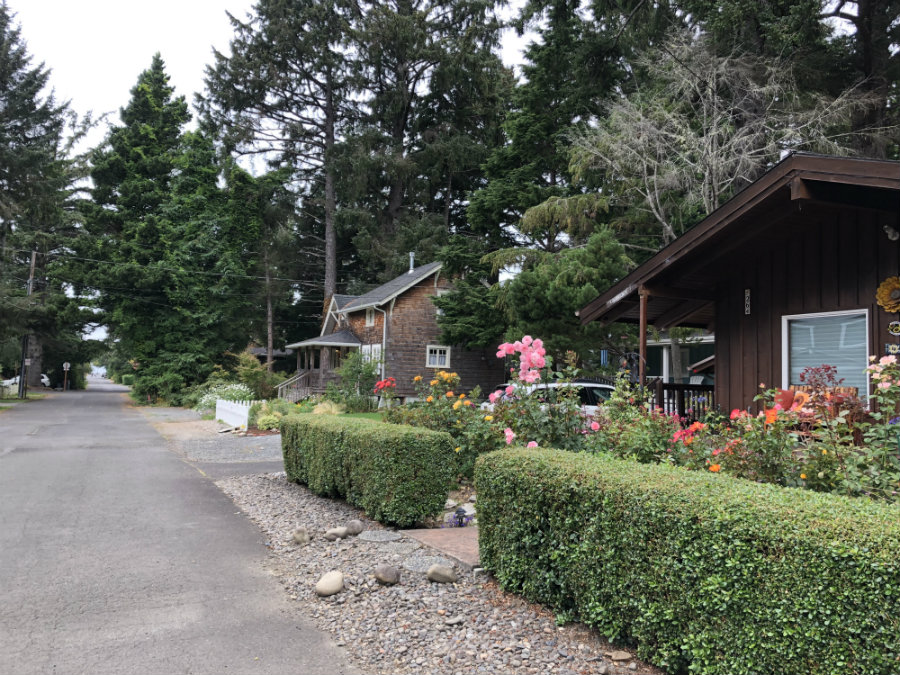 Cannon-Beach-village-Oregon