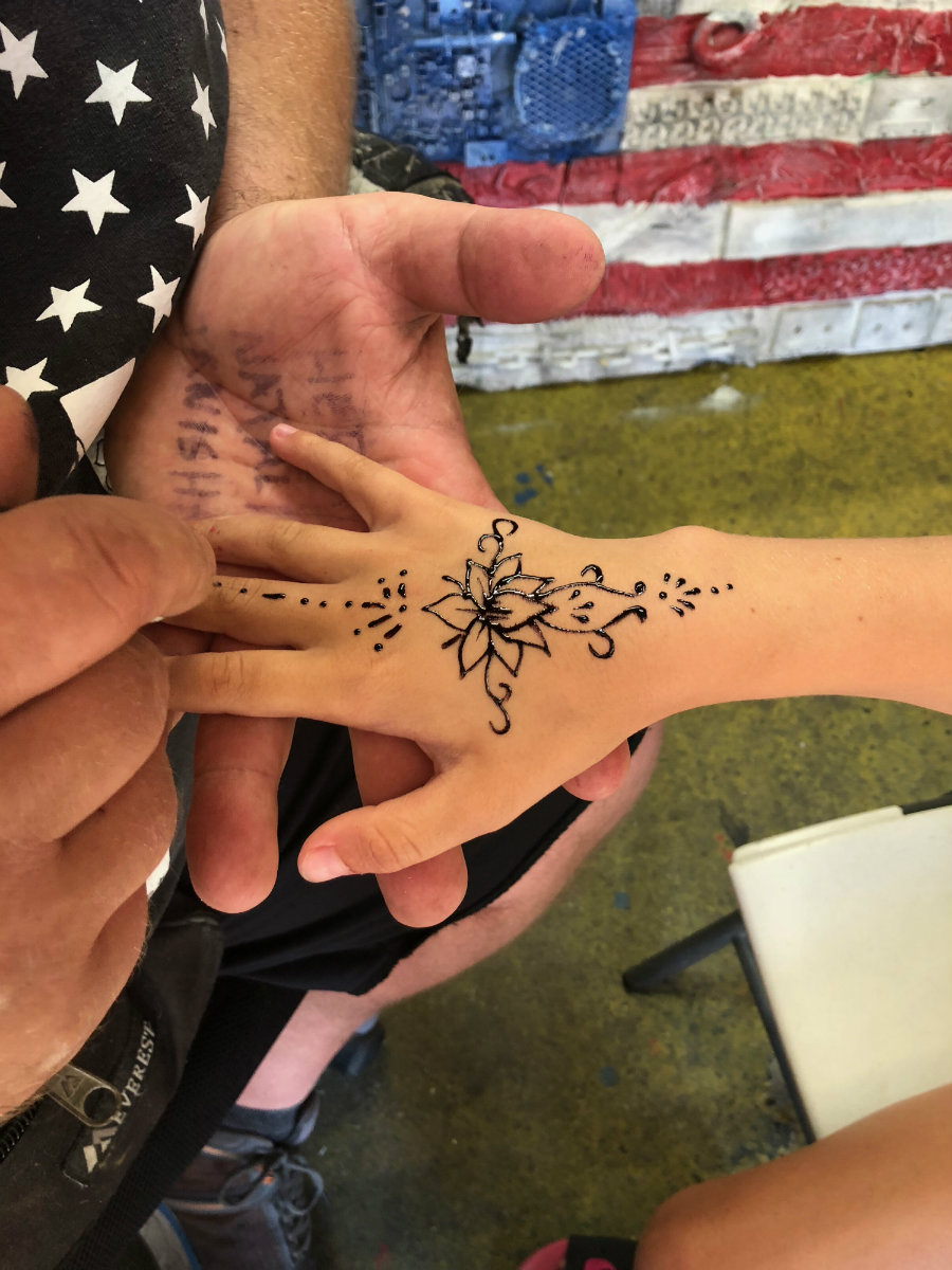 Venice Beach with kids, henna tatoos